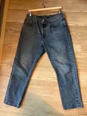 Levi's Women’s 501 Original Fit Cropped Lightweight Jeans